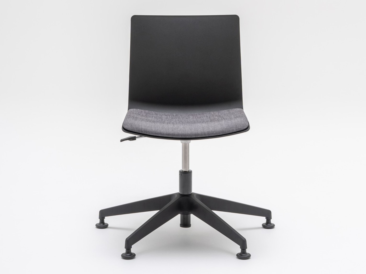 CityOffice_Apmekletaju_Kresli_Shila_Modeli