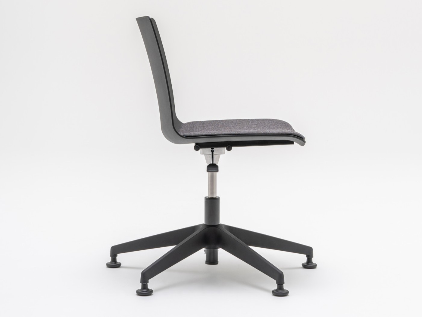 CityOffice_Apmekletaju_Kresli_Shila_Modeli